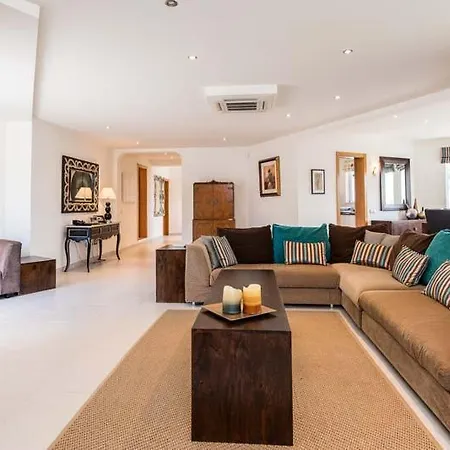 Vale Do Garrao Sleeps 8 With Pool Air Con And Wifi فيلة