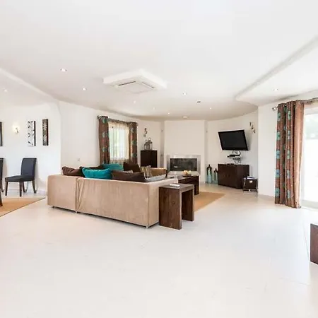 Vale Do Garrao Sleeps 8 With Pool Air Con And Wifi *