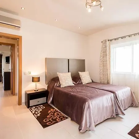 Vale Do Garrao Sleeps 8 With Pool Air Con And Wifi فيلة *